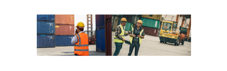 Agent de quai en gilet orange et casque jaune communiquant par talkie-walkie devant des conteneurs et deux agents logistiques en gilets jaunes consultant une tablette sur une plateforme portuaire